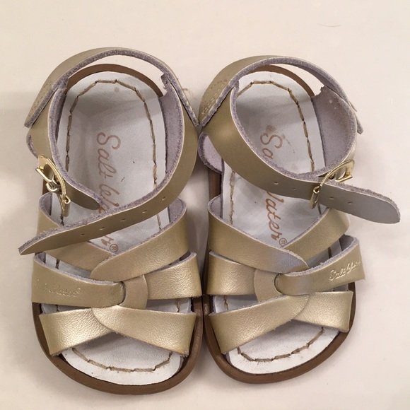 saltwater sandals size 4